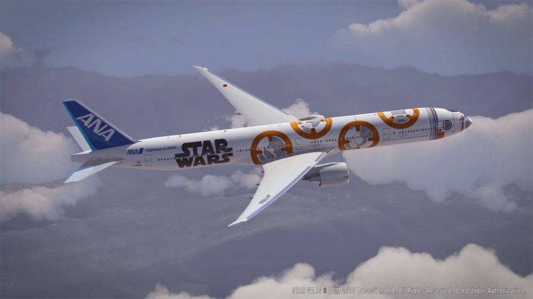 Un Boeing della  Ana con il logo dei robot di Star Wars: in totale sono tre gli aerei della compagnia giapponese griffati da Guerre Stellari 